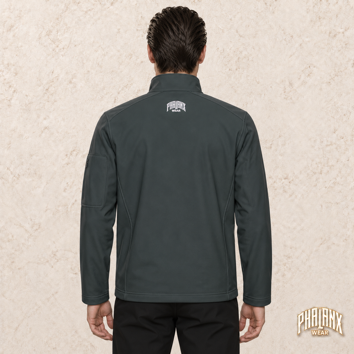 Phalanx softshell in Mausgrau – noah, Rückansicht mit Nackenstick – KI-Modelaufnahme
