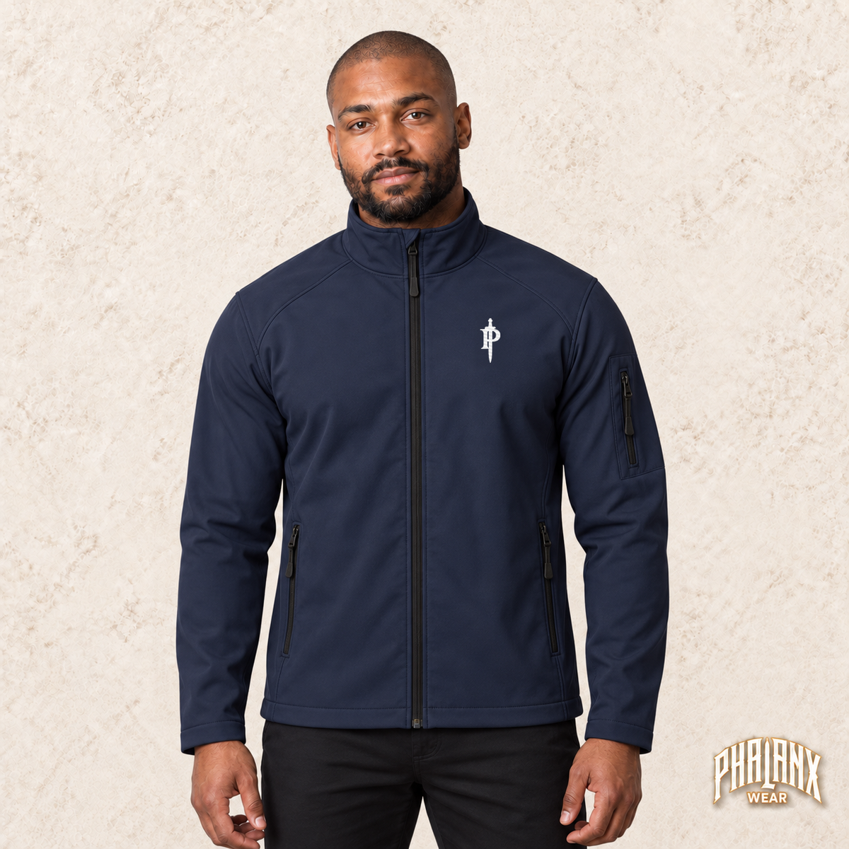 Phalanx softshell in Navy – malik, Vorderansicht mit Bruststick – KI-Modelaufnahme