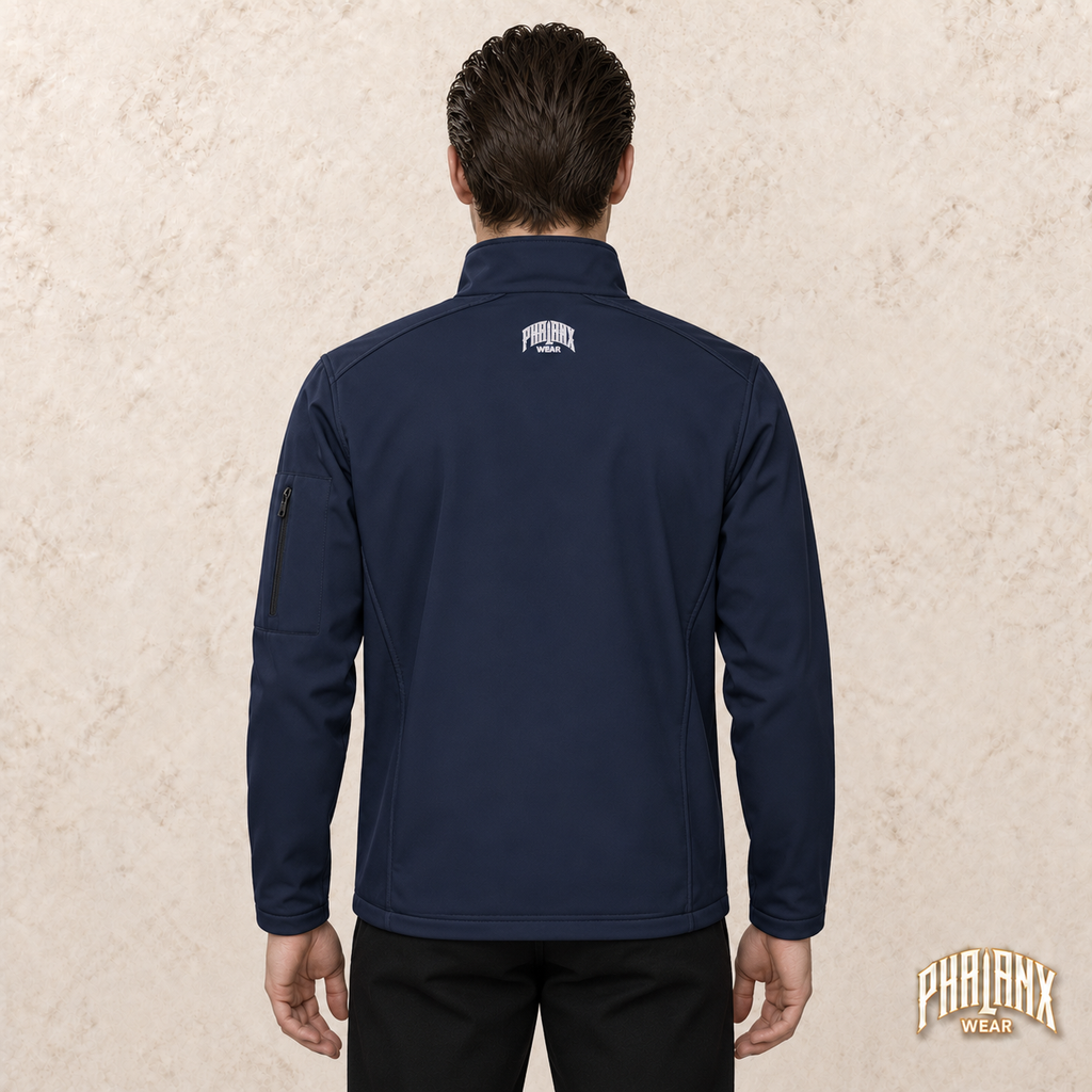 Phalanx softshell in Navy – noah, Rückansicht mit Nackenstick – KI-Modelaufnahme