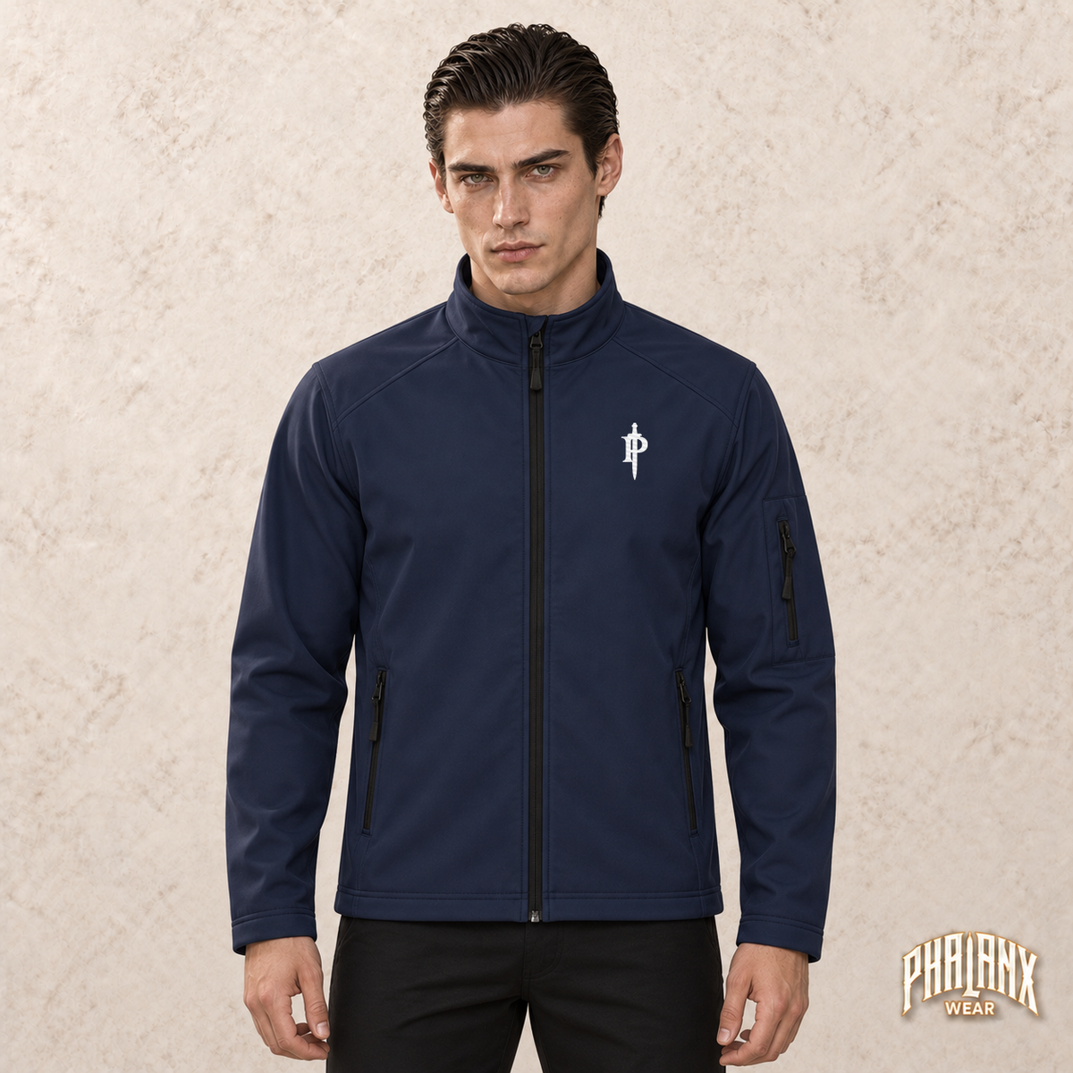 Phalanx softshell in Navy – noah, Vorderansicht mit Bruststick – KI-Modelaufnahme